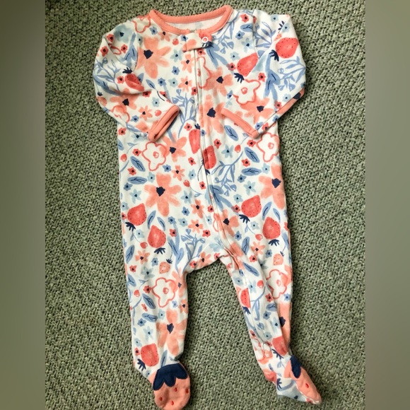 2/15$• Carter’s child of mine• Bundle of 2 onesies• 6-9 Months - Picture 2 of 6